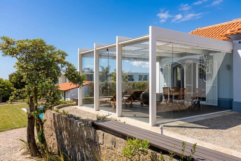 Liiiving in Gaia - Sunny Pool House Apartment in Vila Nova de Gaia