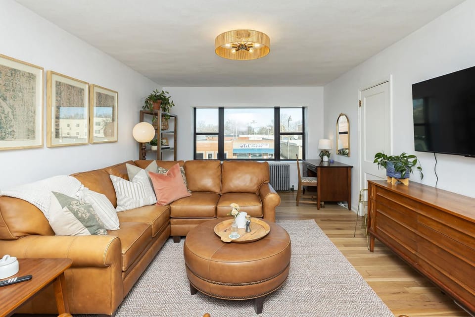 Spacious Story City Retreat Prime Location Apartment in Story City