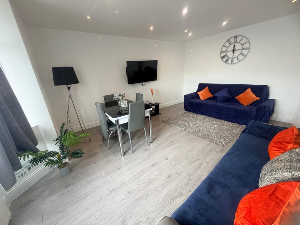Communal lounge/ TV room, TV and multimedia, Living room, Photo of the whole room, Seating area, Evening entertainment