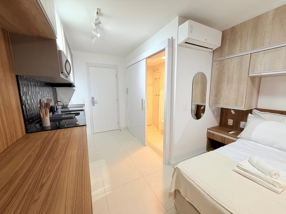 Kitchen or kitchenette, Photo of the whole room, air conditioner