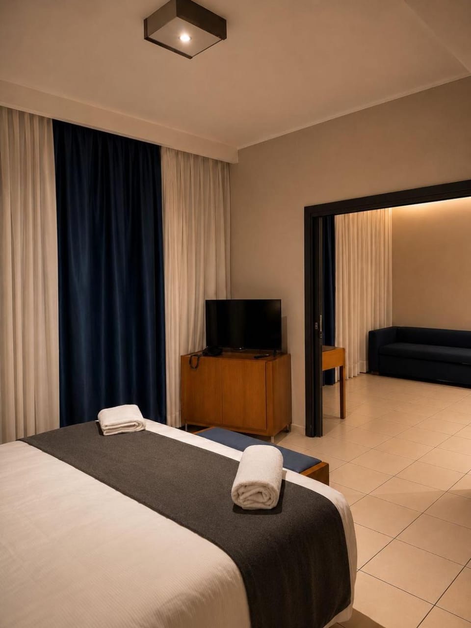 Photo of the whole room, Bedroom