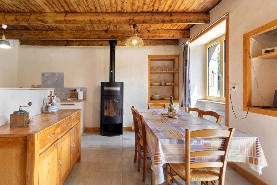 Property building, Kitchen or kitchenette, Living room