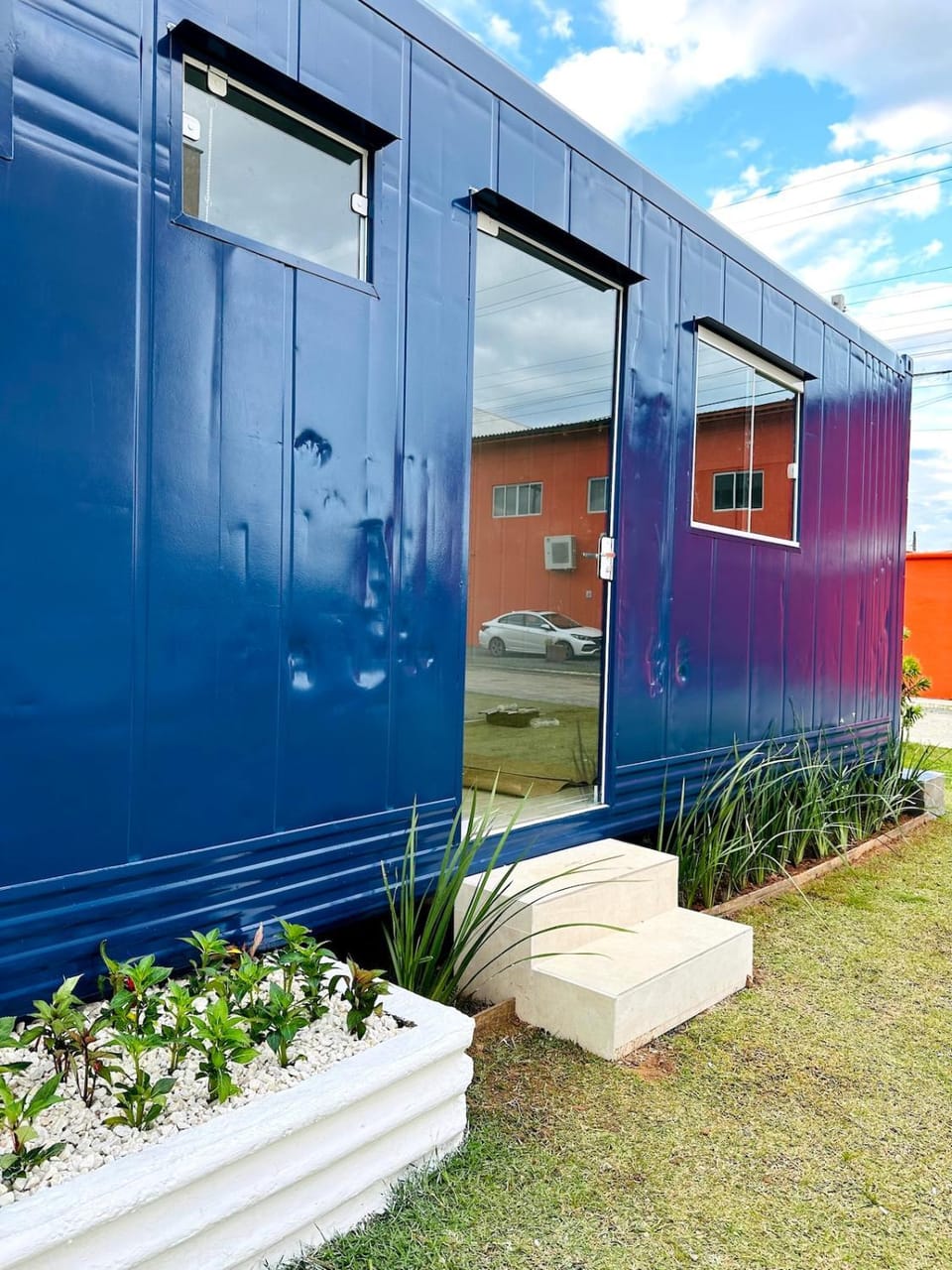 Kitnet Truck wane container Apartment in São Francisco do Sul