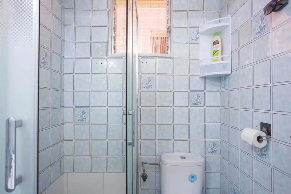 Bathroom, Living room