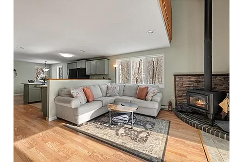 3 Bedroom Condo in Peaceful Campton Apartment in Campton