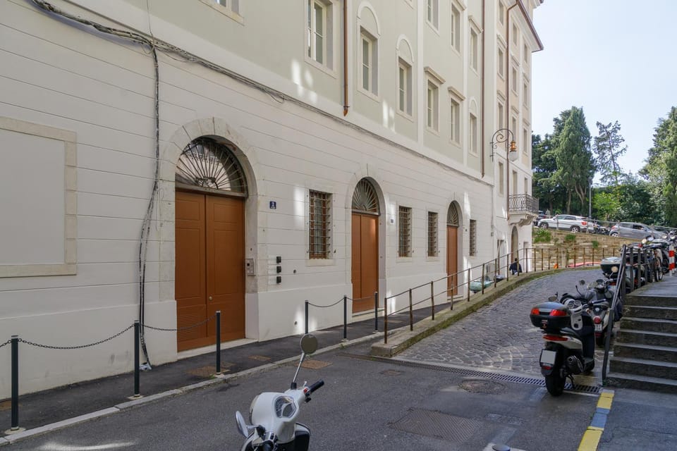 Day, People, Neighbourhood, Cycling, Street view, Location, group of guests, Parking