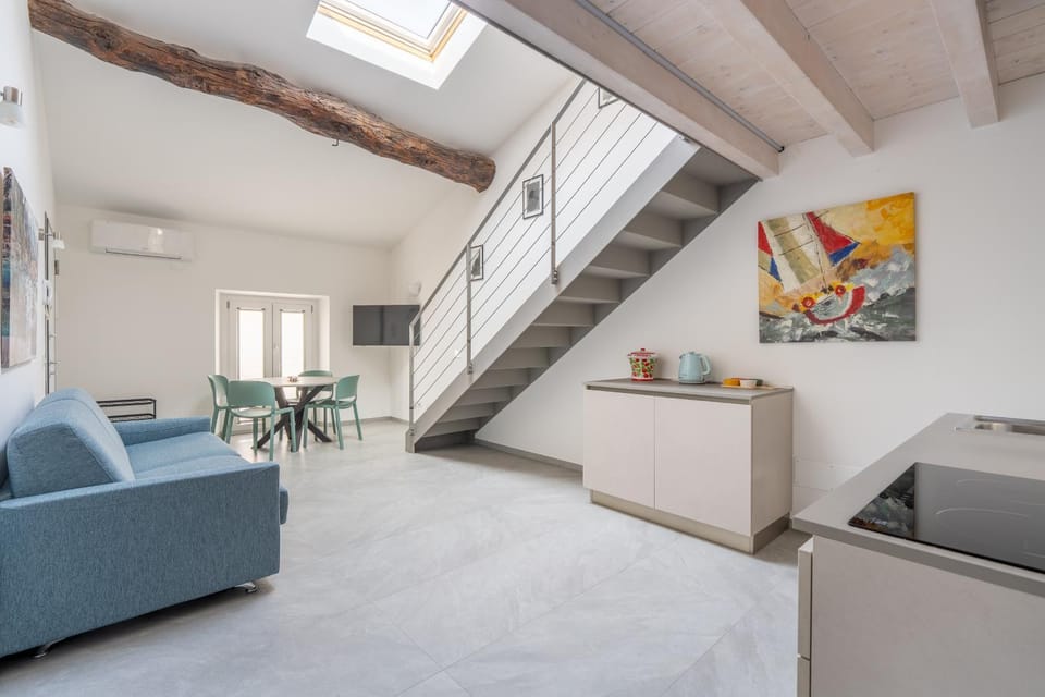 TV and multimedia, Kitchen or kitchenette, Living room, Photo of the whole room, Seating area