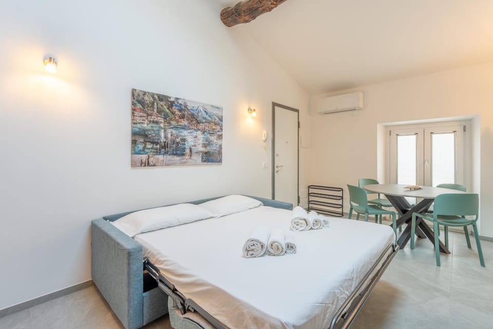 Bed, Living room