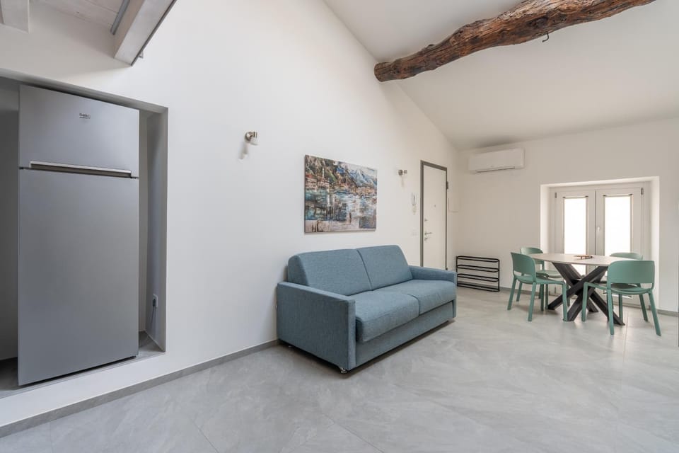Living room, Seating area, Dining area, air conditioner