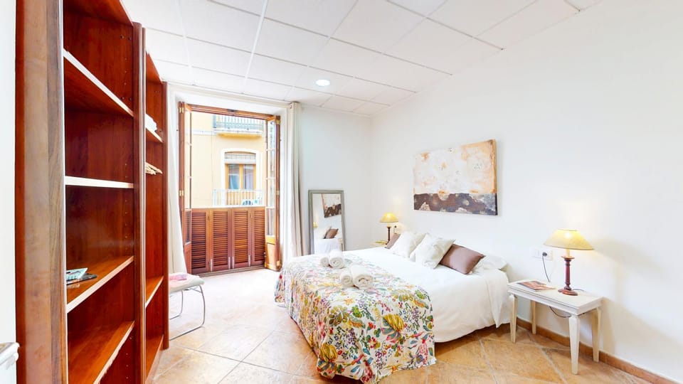 Bed, Photo of the whole room, Bedroom, City view, wardrobe