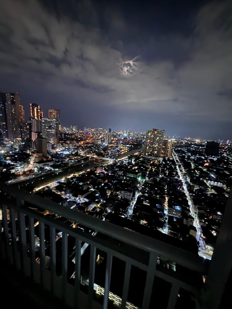 Condominium unit in makati Apartment in Mandaluyong