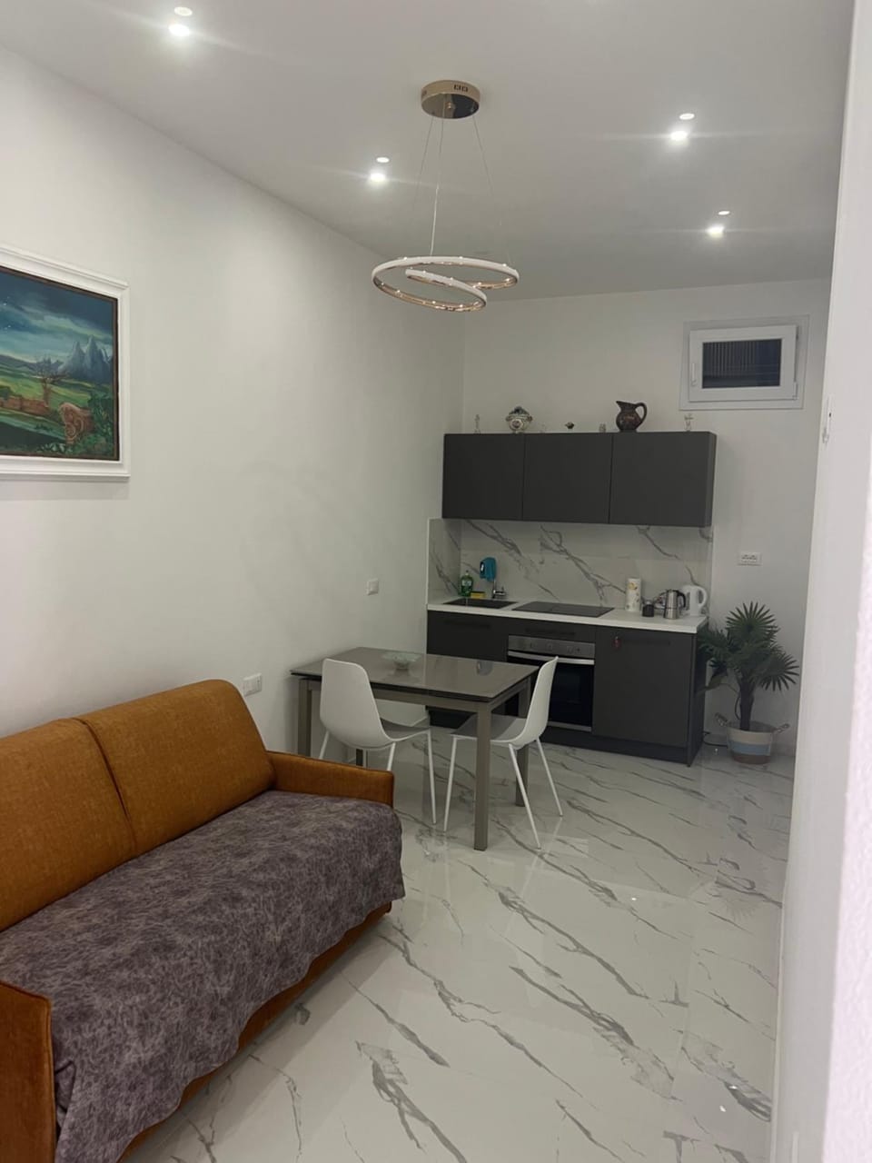 Kitchen or kitchenette, Living room, Seating area, Dining area