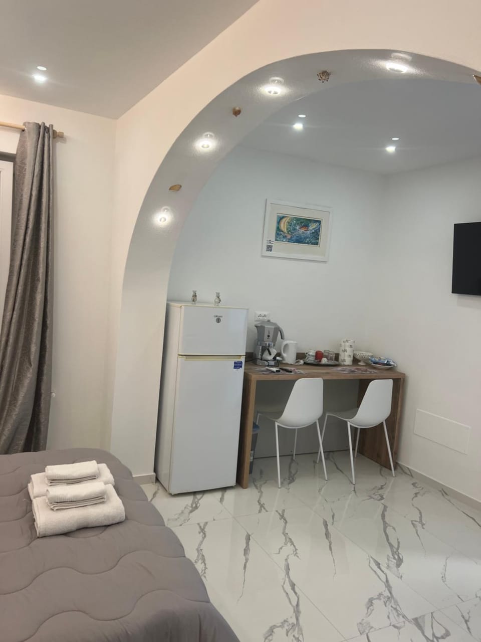Bed, TV and multimedia, Photo of the whole room, Bedroom, minibar, towels