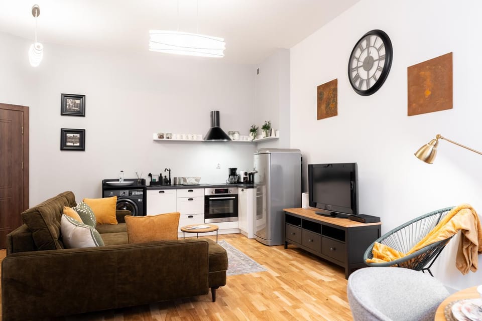 TV and multimedia, Kitchen or kitchenette, Living room, Seating area