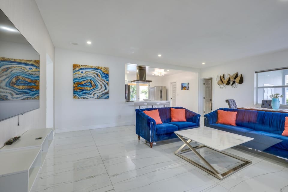 Luxe Ft Lauderdale Pool Oasis Near Airport & Beach House in Dania Beach