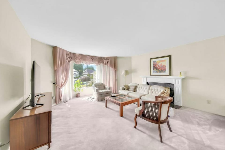 Spacious 6 bedroom house near ferry House in Delta