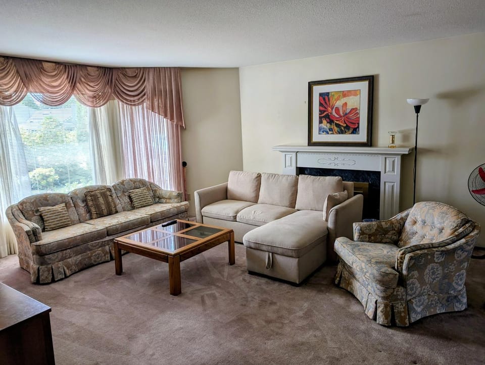 Spacious house 6 bedroom near ferry House in Delta