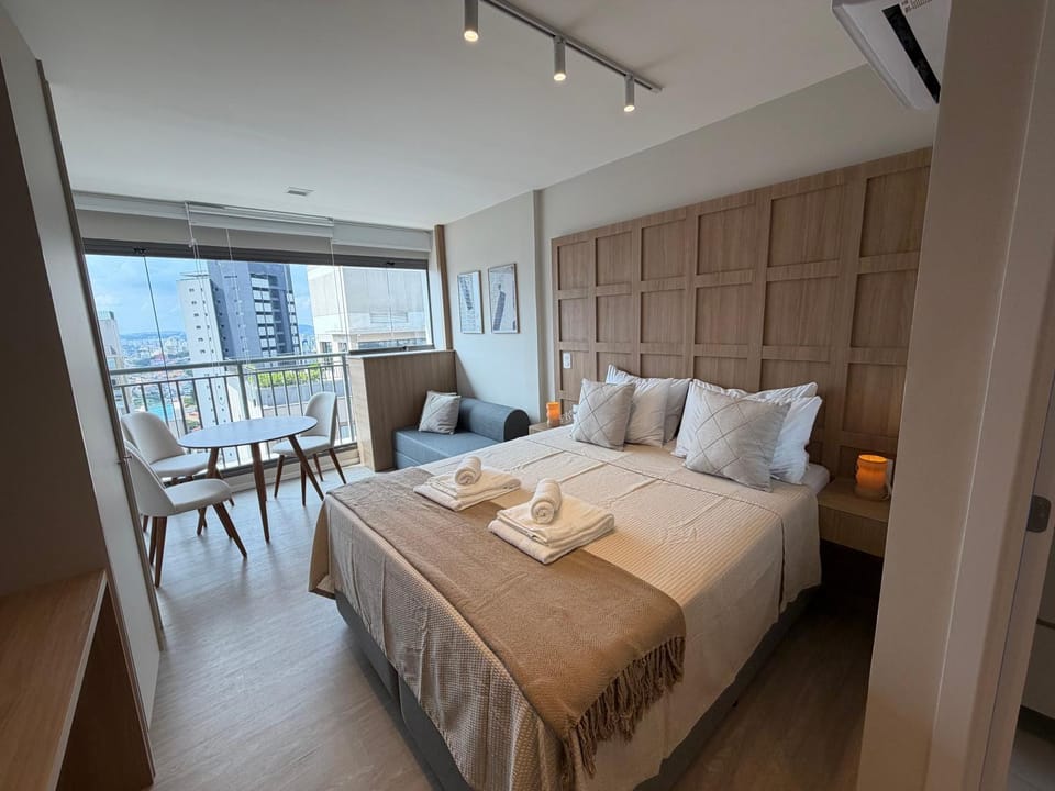 Bed, Photo of the whole room, Dining area, Bedroom