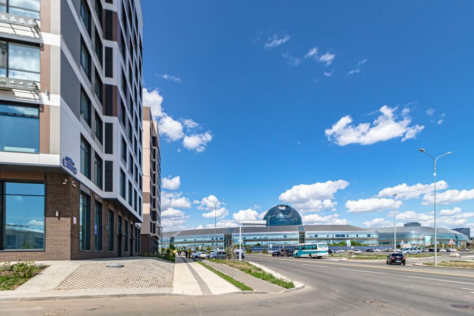 Property building, Neighbourhood, Location