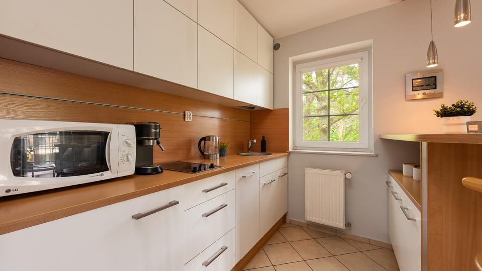 Coffee/tea facilities, Kitchen or kitchenette, microwave, stove