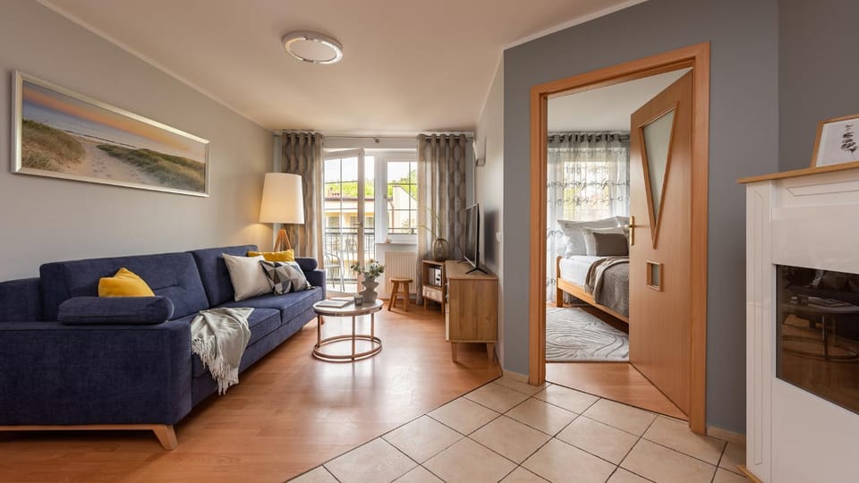 Bed, TV and multimedia, Living room, Photo of the whole room, Seating area