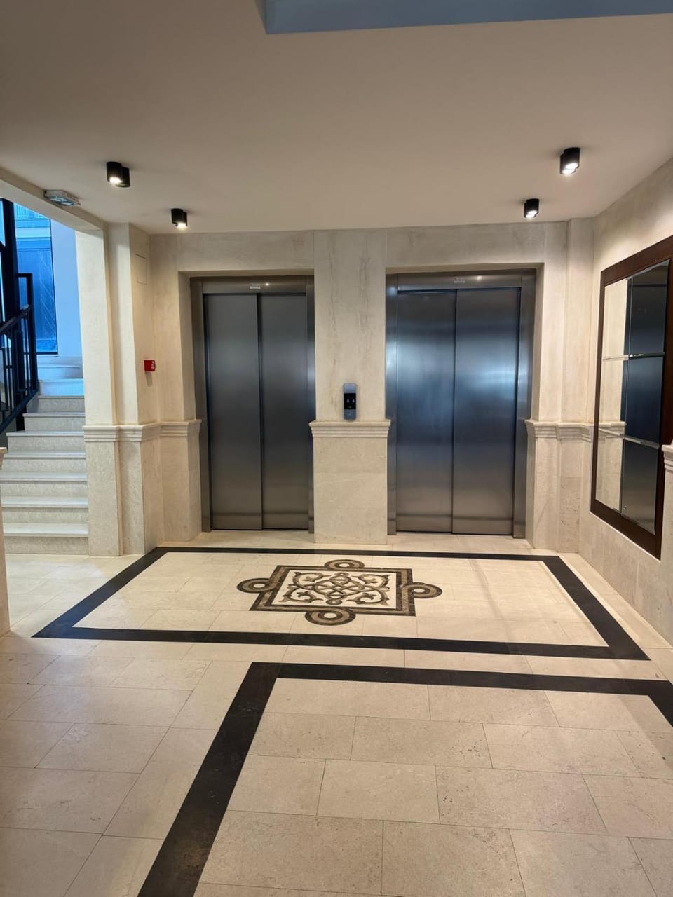 Facade/entrance, elevator