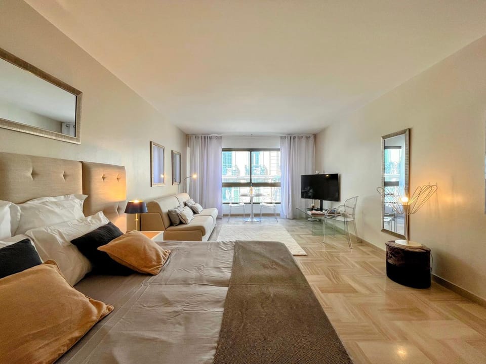 Bed, Living room, Bedroom