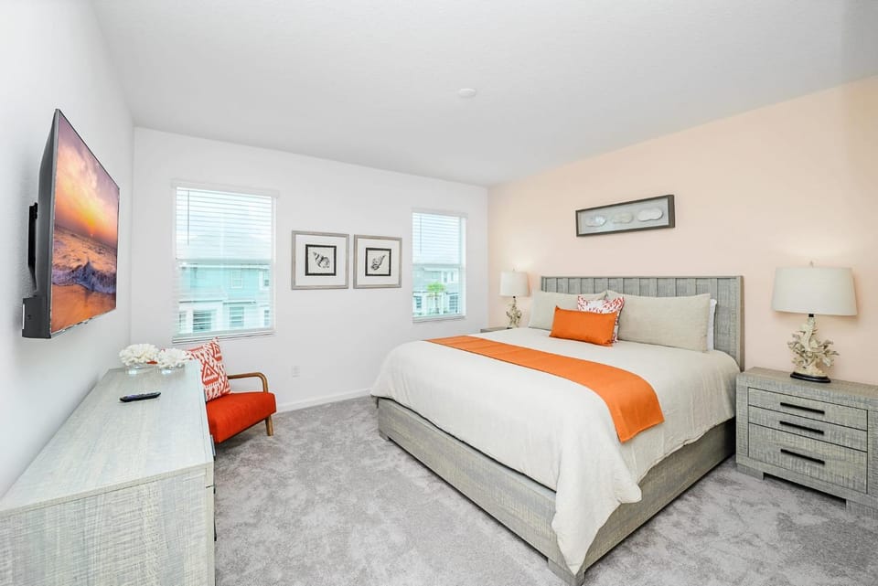 Bed, TV and multimedia, Bedroom
