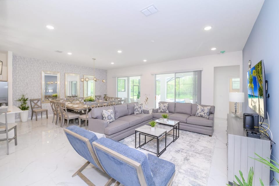 TV and multimedia, Living room, Seating area, Dining area