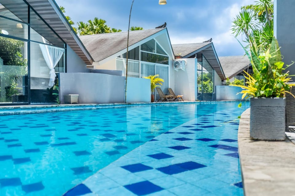 Property building, Swimming pool, Swimming pool