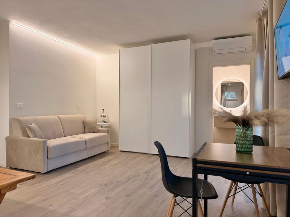 TV and multimedia, Living room, Dining area, wardrobe