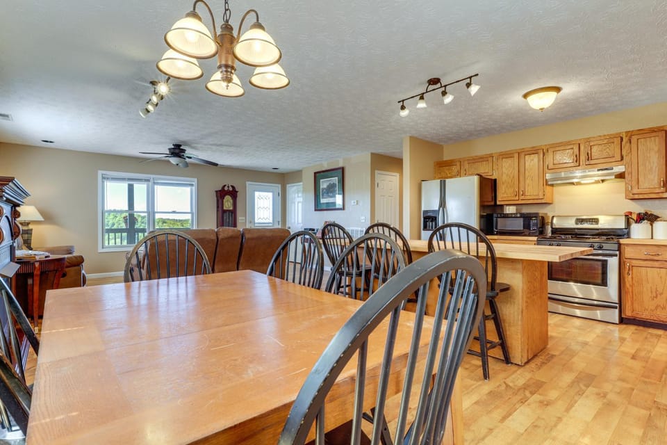Rural Bybee Retreat w/ Mtn Views! House in Tennessee
