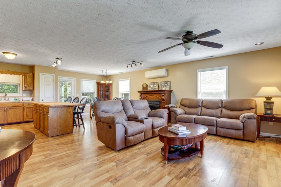 Rural Bybee Retreat w/ Mtn Views! House in Tennessee