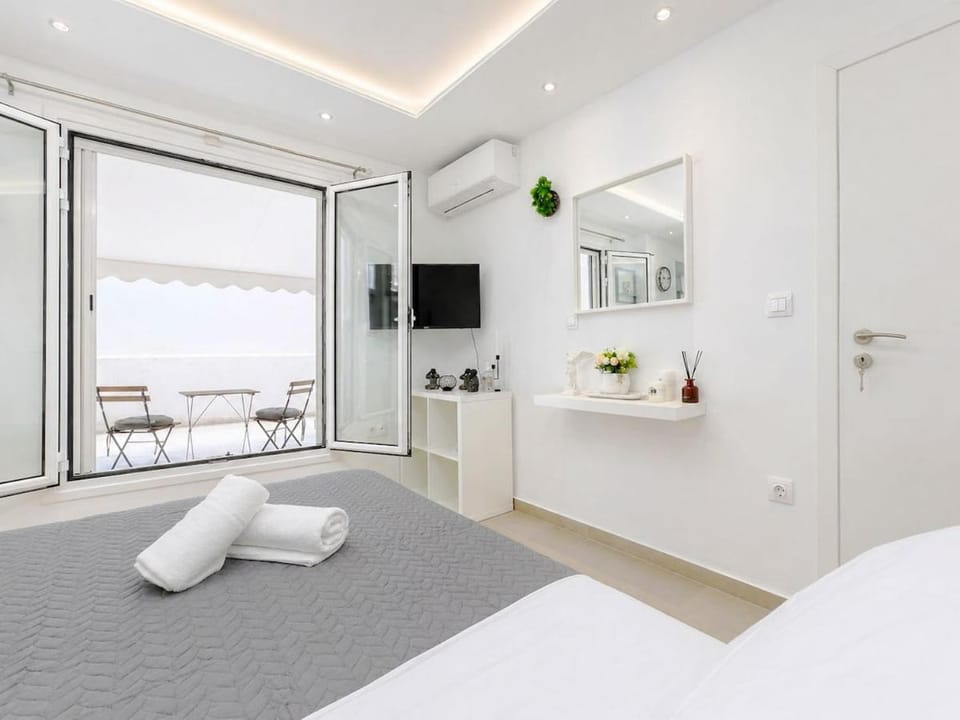 Semi-Basement Studio in Authentic Athens -by ΜΡS Apartment in Athens