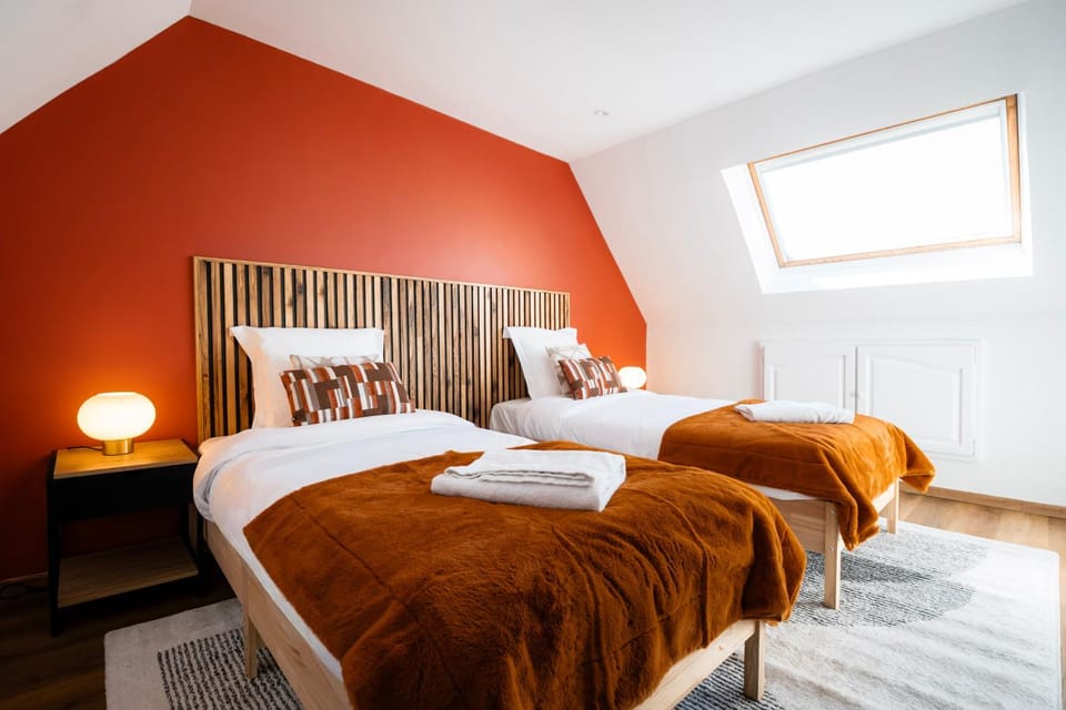 Bed, Photo of the whole room, Bedroom