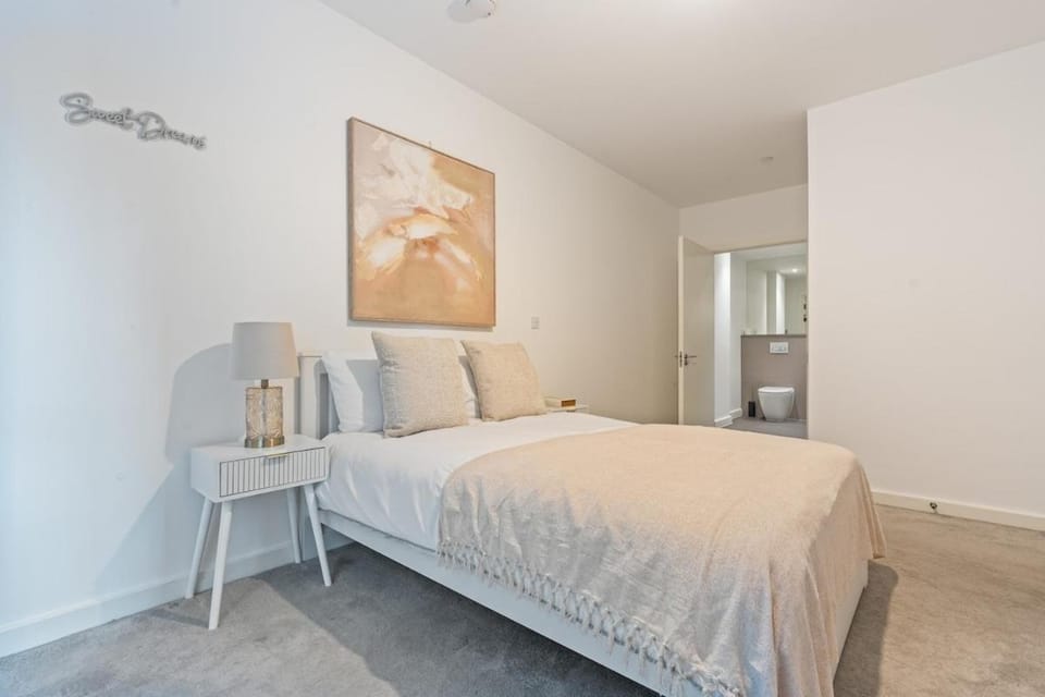 Cosy Flat near Wembley Stadium Sleeps 8 Guests Apartment in Wembley