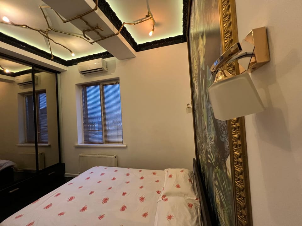 Bed, Photo of the whole room, Bedroom, air conditioner