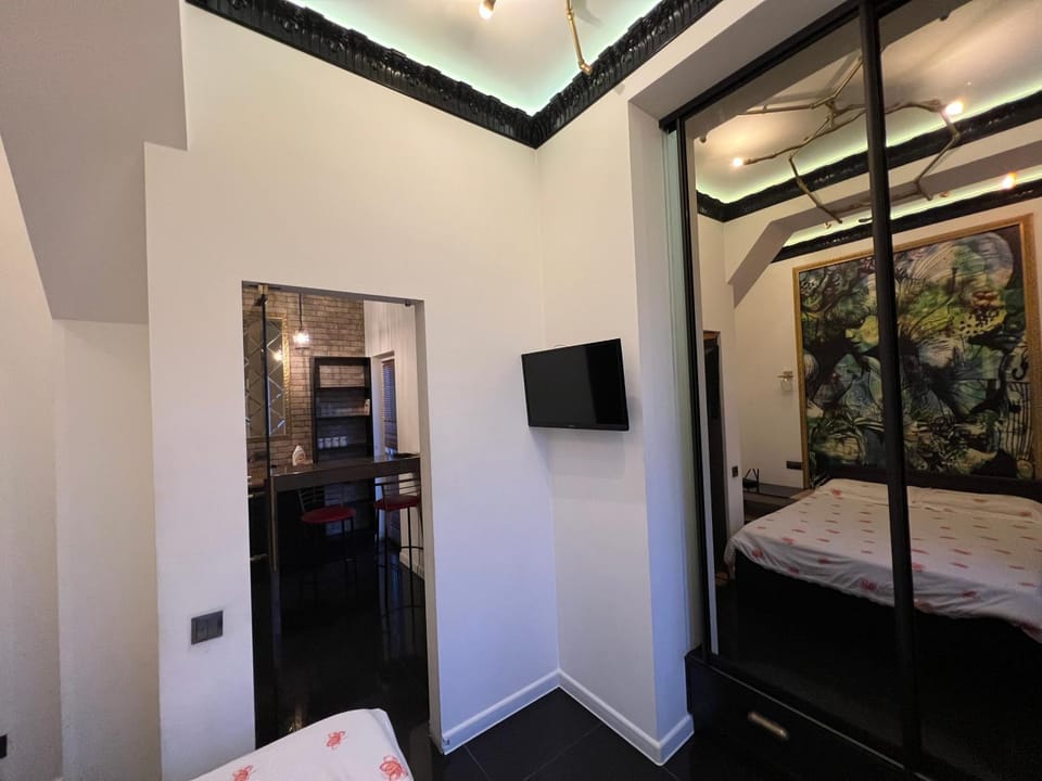 Bed, TV and multimedia, Photo of the whole room, Bedroom