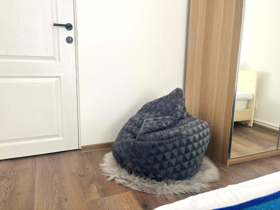 Bed, Seating area, Bedroom, internet, wardrobe