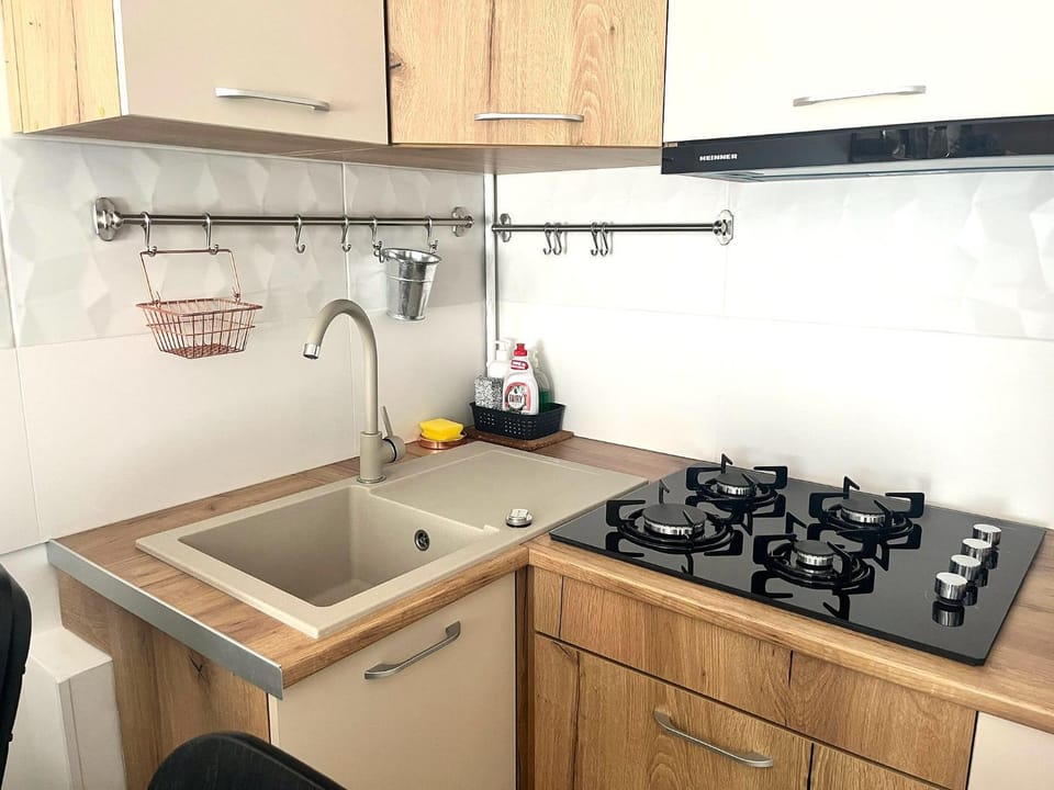 Coffee/tea facilities, Kitchen or kitchenette, heating, stove