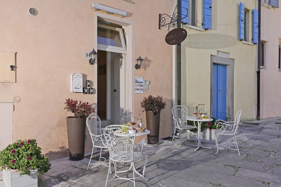 Property building, Facade/entrance, Off site