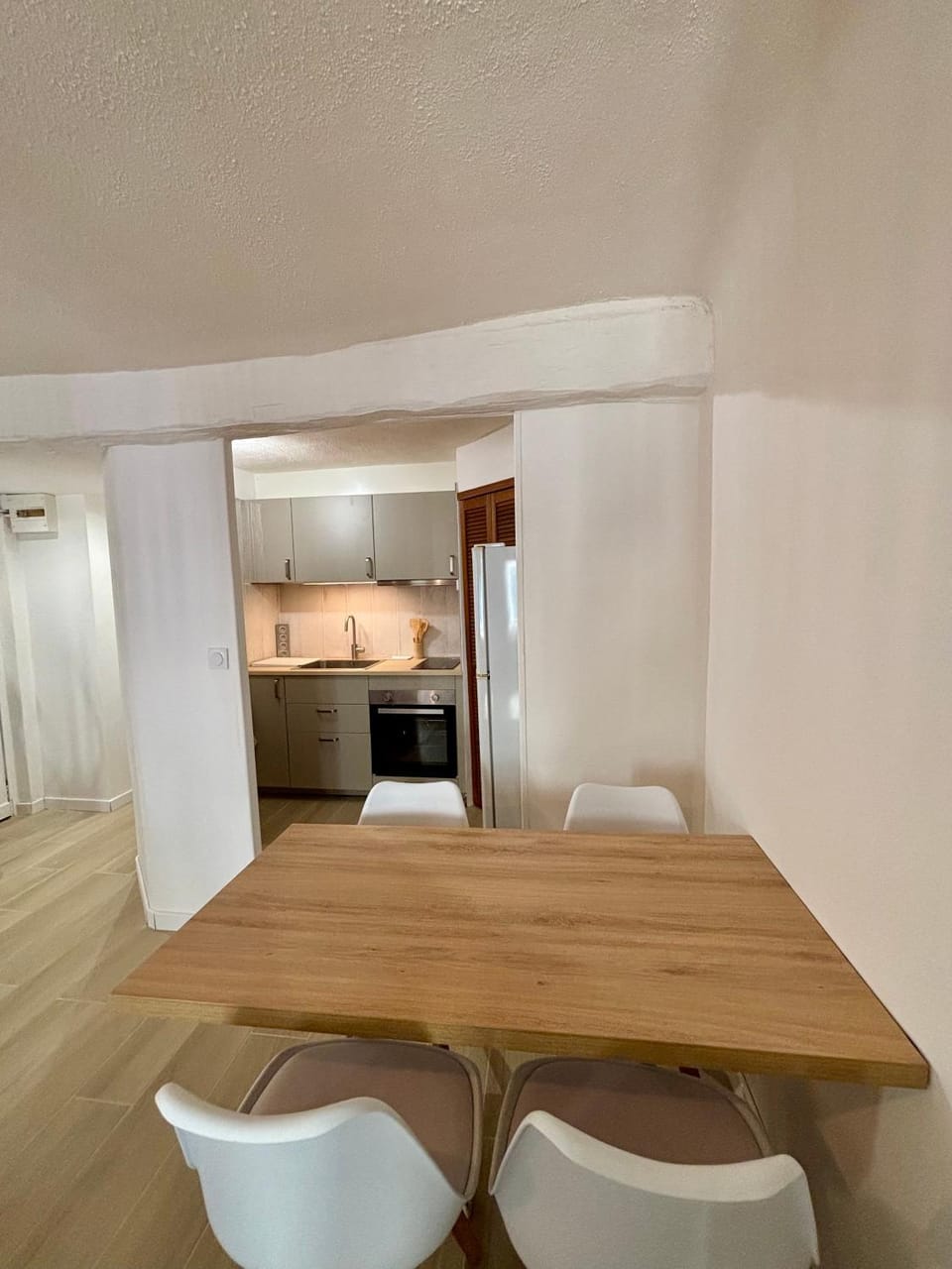 Property building, Kitchen or kitchenette, Living room