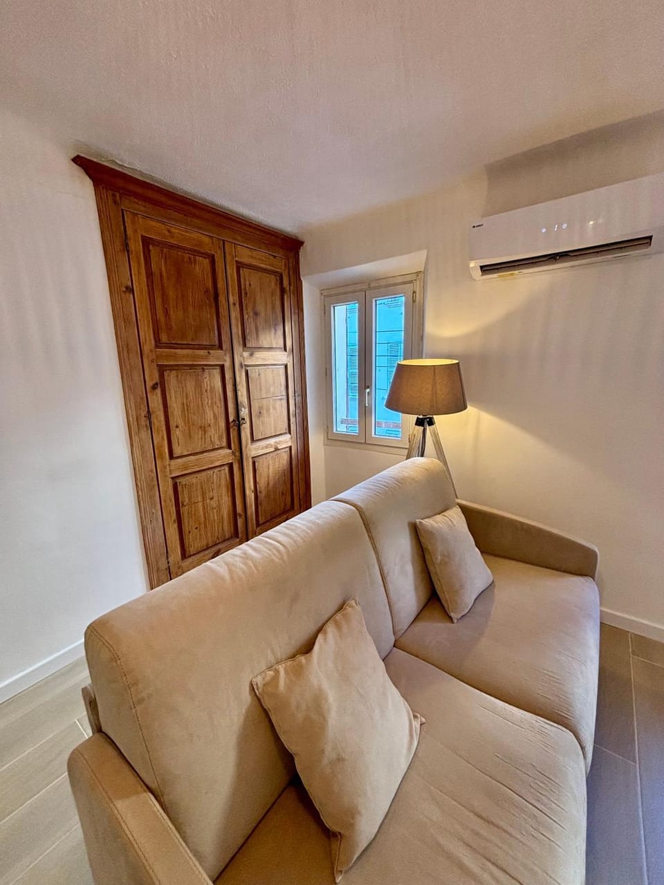 Property building, Living room