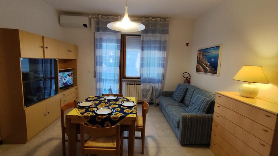 TV and multimedia, Living room, Dining area