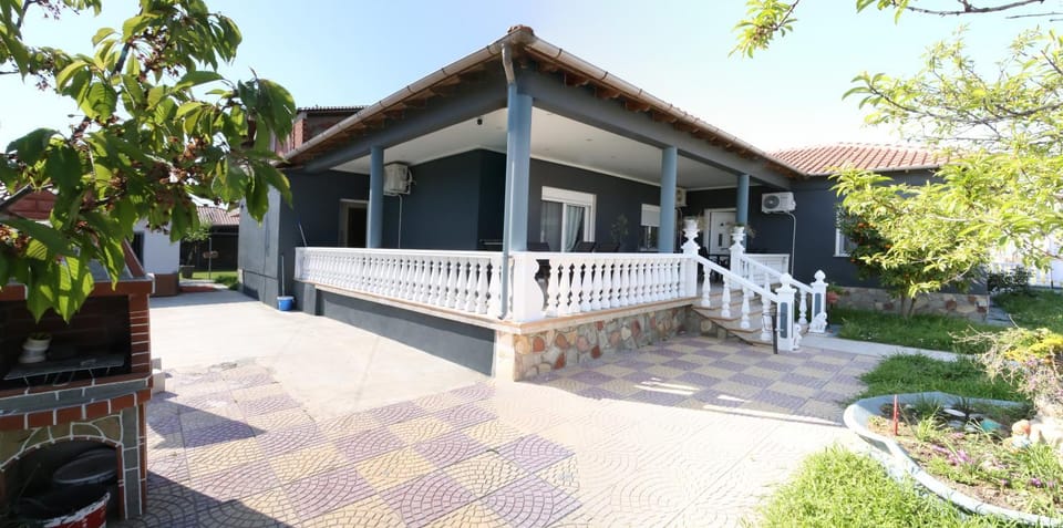 Property building, Garden, Garden view