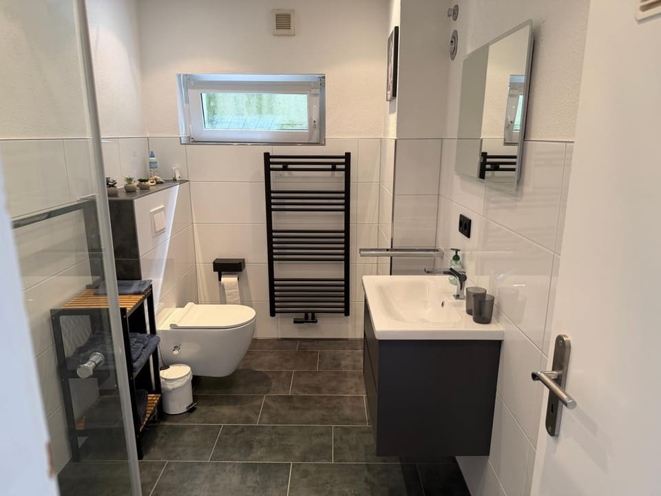 Shower, Toilet, Bathroom, towels
