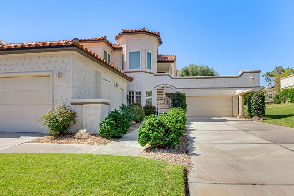 Relax Poolside! Golfer's Paradise in Palm Desert House in Palm Desert