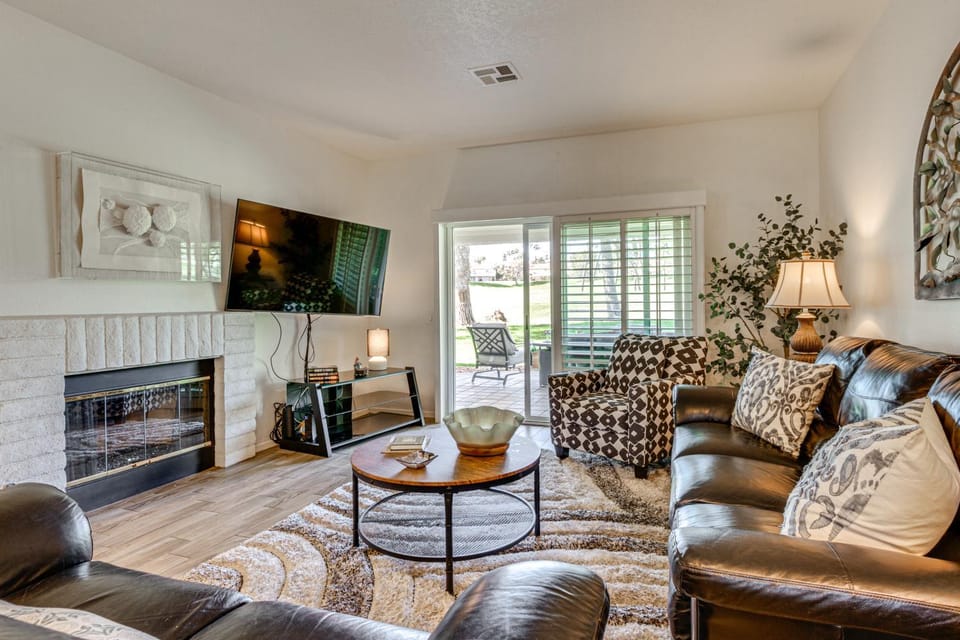 Relax Poolside! Golfer's Paradise in Palm Desert House in Palm Desert