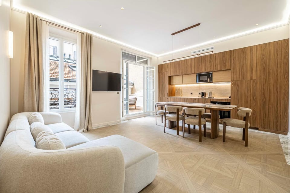 - CLR - Stunning 3 bedroom apartment with terrace in the heart of Cannes Apartment in Cannes