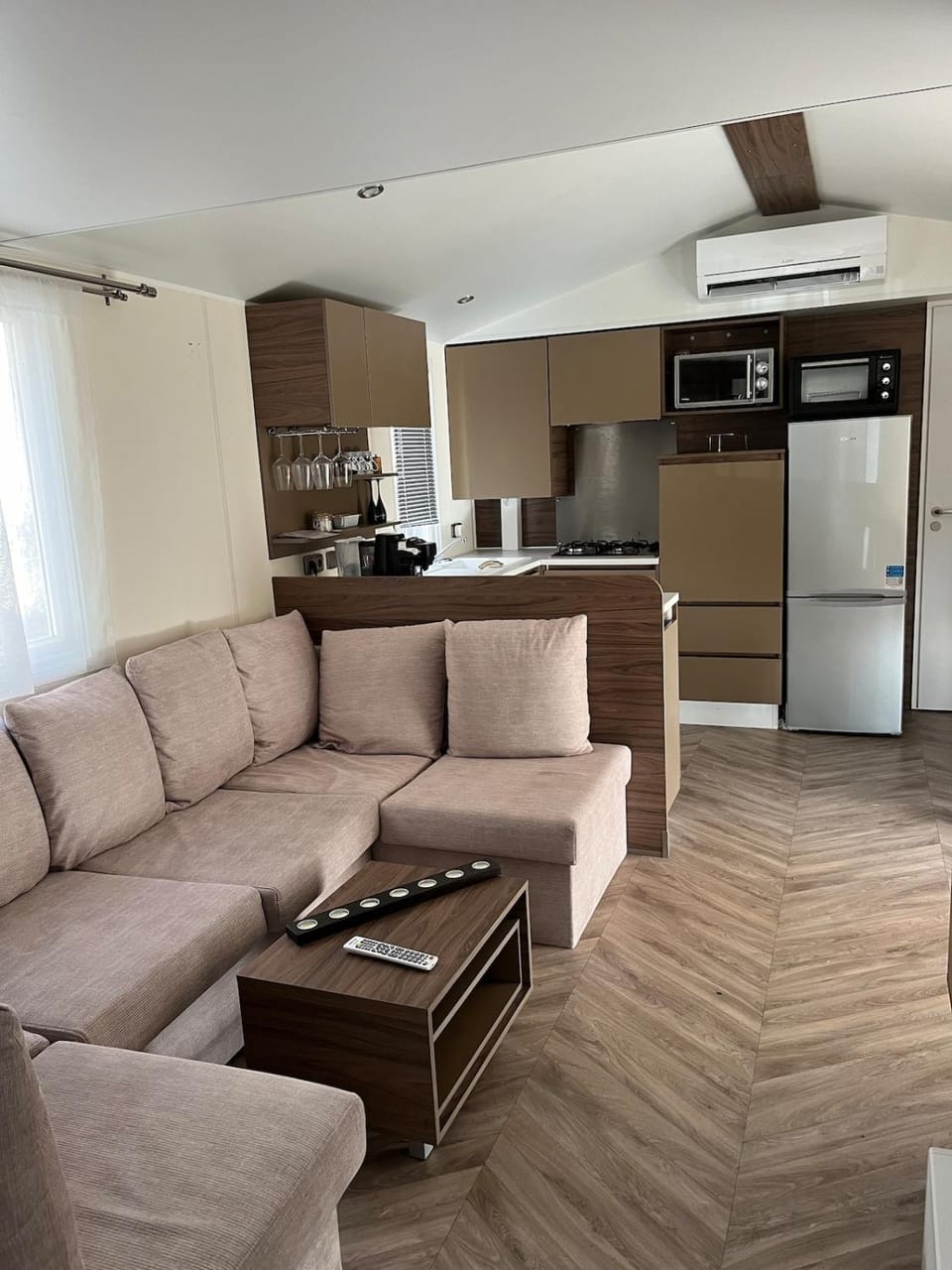 Kitchen or kitchenette, Living room